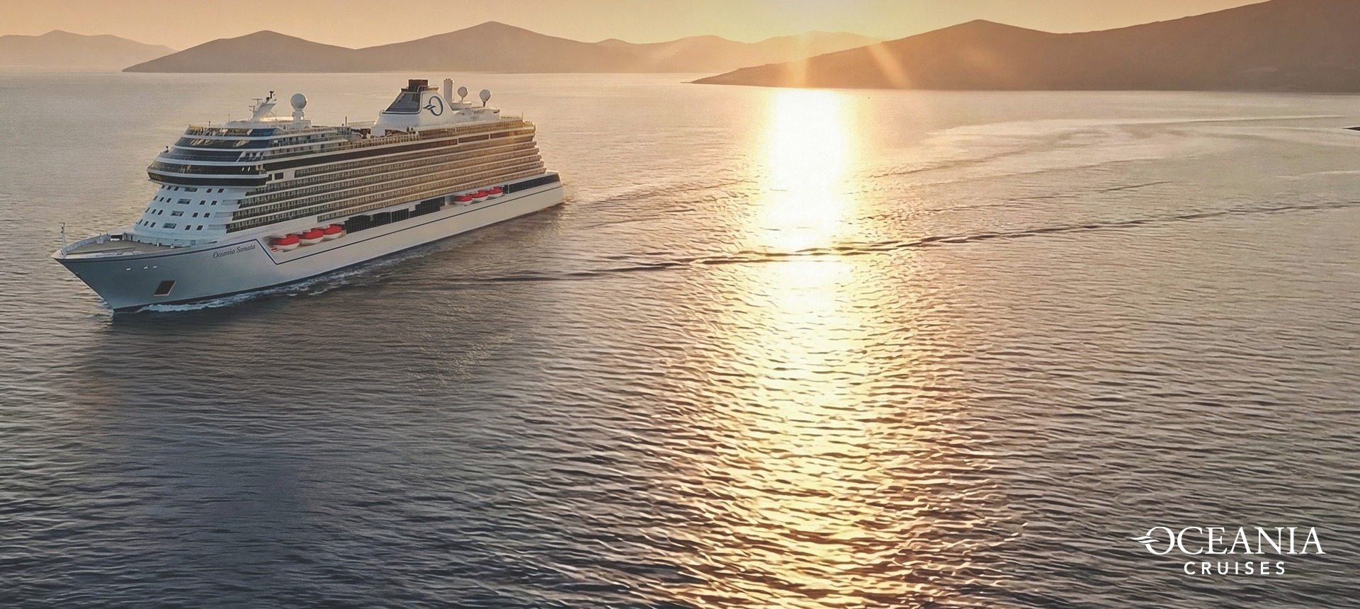 Oceania Vista at sea